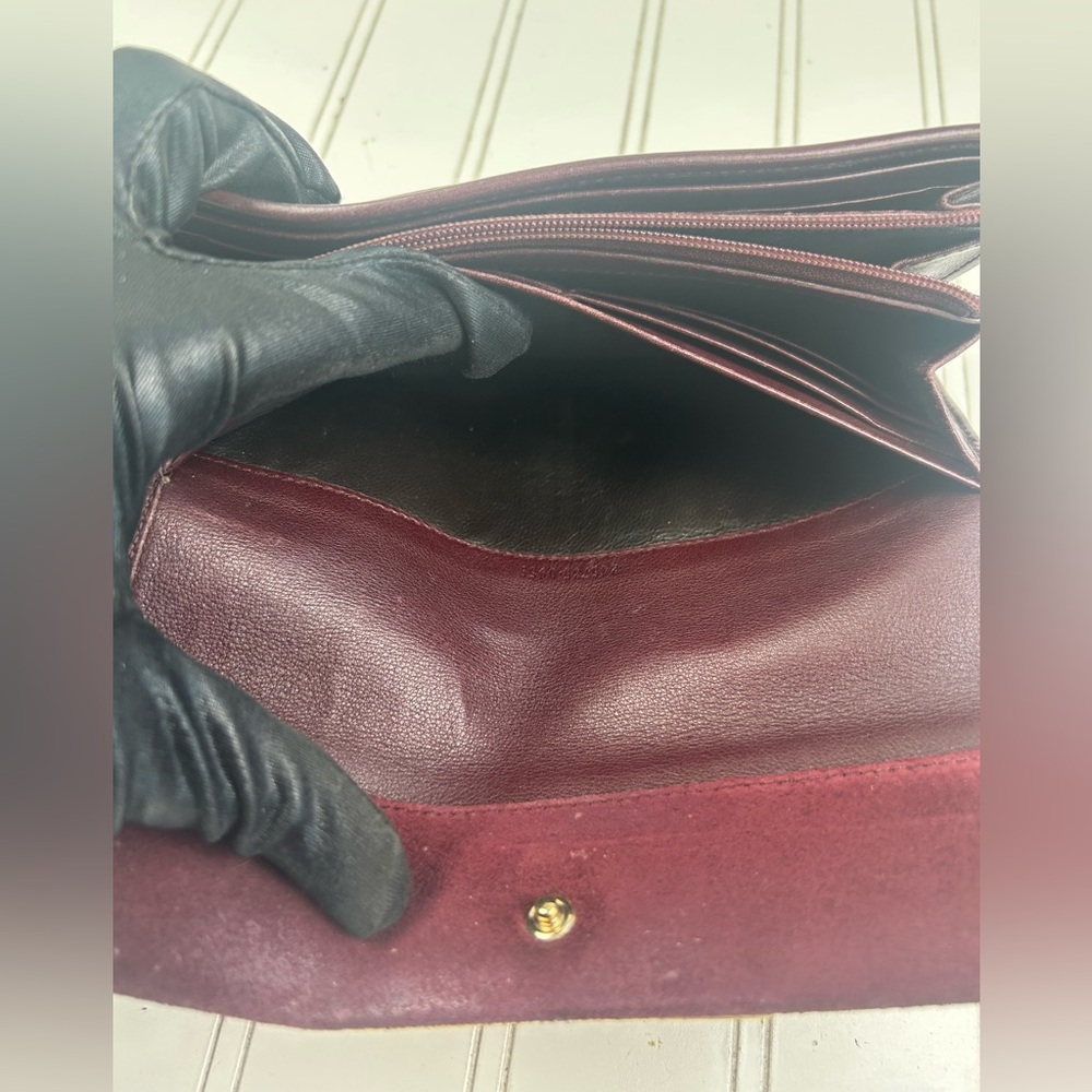 Women's Gucci Burgundy Red Suede Wallet with Gold Hardware - Picture 10 of 10